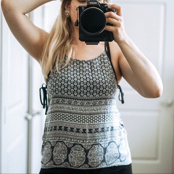 Roxy Women's Keep Me Woven Tie Side Camisole Navy Patterned Top Size Small - Picture 2 of 6